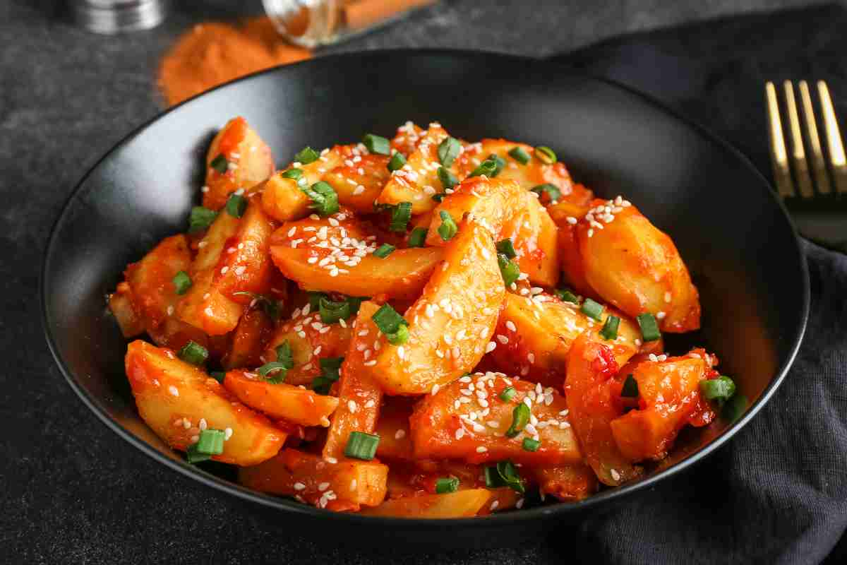 Patate al forno con pomodoro alla mediterranea