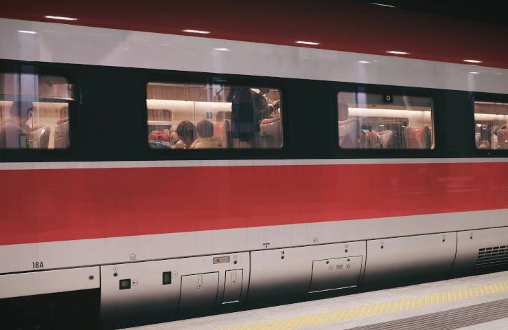 Treno fermo in stazione