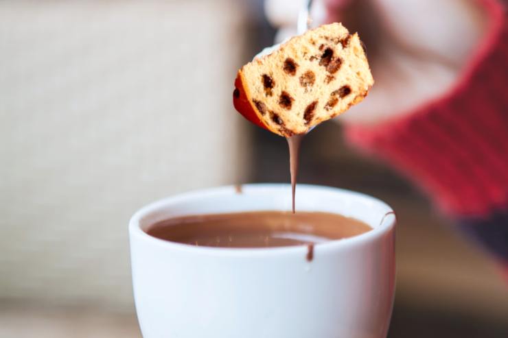 spiedini panettone e fonduta di cioccolato